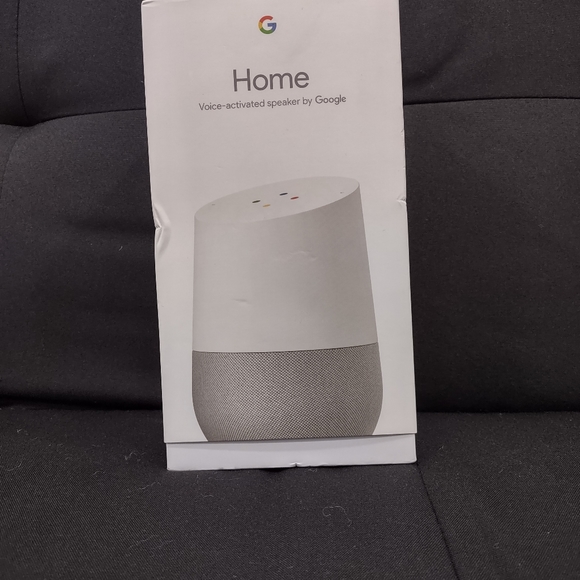 Google Home Voice-Activated speaker by Google - Picture 1 of 5